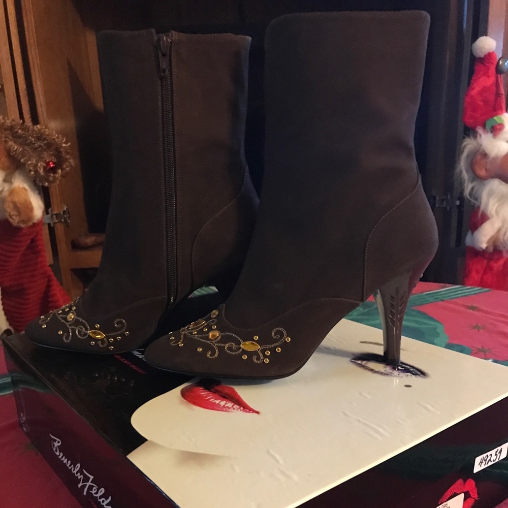 Beverly Feldman Jet Setter Sweet Boots Size 9.5 Brand New